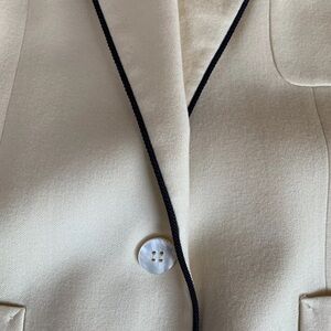 Vintage Evan Picone 100% Pure Wool Blazer Winter White w/Black piping Size 12